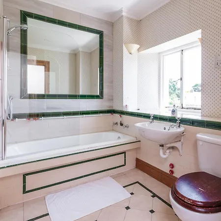 Montebello House Casa de hóspedes